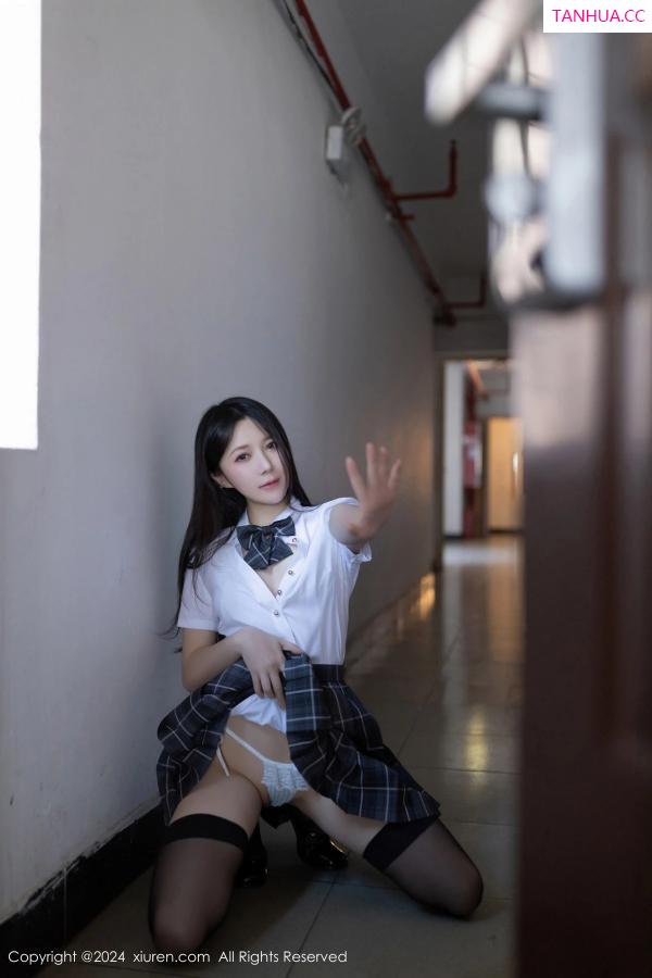 鱼子酱fish  [XiuRen]高清写真图 2024.05.10 No.8516 鱼子酱Fish 黑丝美腿第16张图片